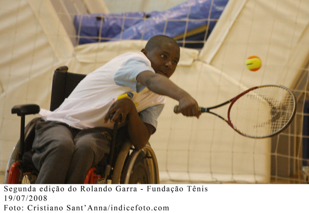 Ex-aluno da Fundação Tênis, esgrimista paralímpico, Vanderson Chaves, participa do Rolando Garra