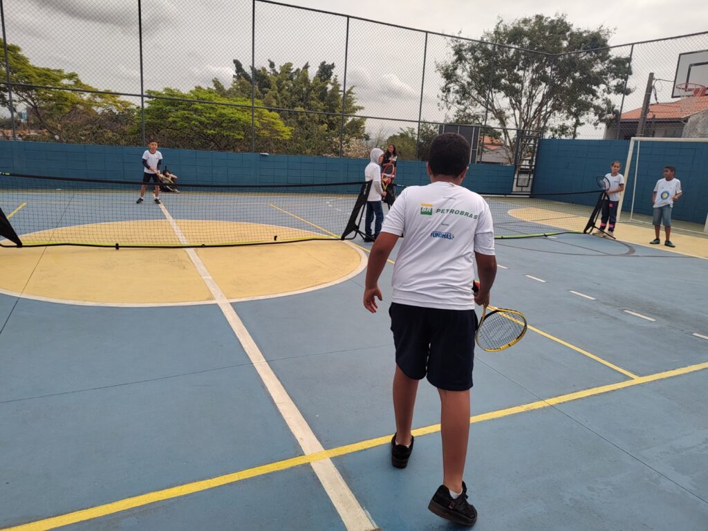 “Tênis Transformando Vidas” realiza campeonato interno